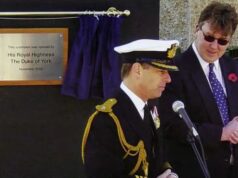 As placas reveladas por Andrew Mountbatten-Windsor nas Ilhas Malvinas foram removidas