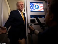 Trump é fã de teorias da conspiração porque diz que “eles” acrescentaram coisas aos arquivos de Epstein após a eleição