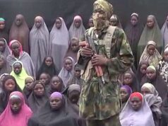 Homens armados nigerianos sequestram ‘dezenas’ de meninas do internato depois de matar o vice-diretor, em eco do sequestro de Chibok