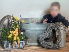 O filho faminto dos pais, de três anos, “abusou dele da forma mais vil” depois que a cartomante os convenceu de que ele era um fantasma”.