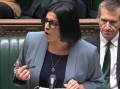 ‘Sou eu quem é regularmente chamado de idiota’: a secretária do Interior, Shabana Mahmood, rebate a alegação do parlamentar de que ela é uma ‘divisão de estoque’ ao revelar a reforma do asilo