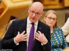 Graham Grant: Sweeney pensa que é um hipnotizador que faz você pensar que seus bolsos não foram roubados – mas ele é um ato de vaudeville produzindo os mesmos velhos sucessos.