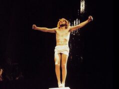 Teatro explode depois que ‘aviso de gatilho atinge o musical Jesus Christ Superstar porque retrata a crucificação’