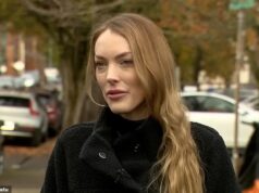 Compradora liga o SPAT enquanto navega pelos corredores da icônica livraria de Portland, sob suspeita de ‘crime de preconceito’