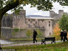 Lavagem de fim de semana! Dezenas de alertas de inundação foram emitidos em todo o Reino Unido, enquanto o Met Office emite um alerta meteorológico de “perigo de vida” no sul do País de Gales em meio a fortes chuvas