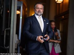 O deputado Cory Mills em apuros ‘usou fundos de campanha para fretar jatos particulares e ficar em hotéis de luxo’