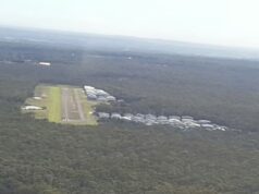 Piloto morto em acidente horrível após dois aviões colidirem perto do campo de aviação Naperfield de Wedderburn – o segundo avião sobrevive milagrosamente