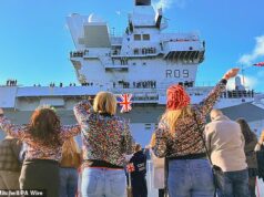 As famílias foram reunidas a tempo para o Natal, quando o carro-chefe da Marinha Real, HMS Prince of Wales, e seus navios de apoio voltaram para casa.