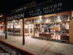 Um bar vermelho escuro em Idaho encantou a administração Trump ao oferecer cerveja grátis para quem ajuda a deportar imigrantes ilegais