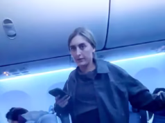 Passageiro da United Airlines grita repetidamente o palavrão mais ofensivo ‘sentou na pista por uma hora’