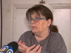 O dono de um cachorro foi preso contra seu caminhão e atacado por um coiote enquanto lutava para impedir que o animal comesse seu amado animal de estimação.