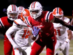 O compromisso de futebol de Ole Miss, Craig Tutt, levou Oakland de volta ao campeonato estadual 6A