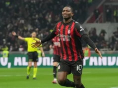 AC Milan venceu a Lazio para liderar a Série A e Yildiz marcou dois para a Juventus