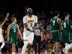 Os Trojans da USC derrotaram os Cal Poly Mustangs por 94-64, no Galen Center.