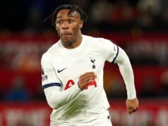 Polícia inicia investigação após o zagueiro do Tottenham, Destiny Udogi, ser ‘ameaçado com arma’ em Londres