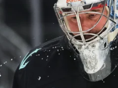 Grubauer parou 19 arremessos de alívio quando o Kraken derrotou os Sharks por 4-1.