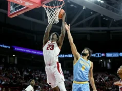 Trayvon Brazile estrela como o número 14 do Arkansas, derrotando Southern por 109-77 na abertura da temporada