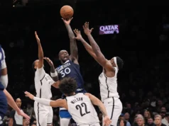 Julius Randle fez o triplo-duplo para levar os Timberwolves a uma sequência sem vitórias