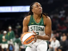 A ex-MVP da WNBA Nneka Ogwumike assinou contrato com o Projeto B da Liga de Basquete Feminino