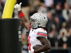 O touchdown de Jeremiah Smith é o motivo pelo qual o futebol não tem replay instantâneo