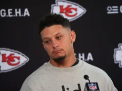Patrick Mahomes culpa Chiefs por cair para terceiro na AFC West: ‘Tudo começa comigo’