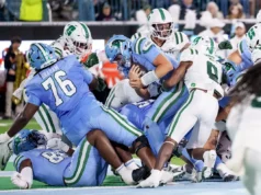 Tulane conquista o título em casa em meio à incerteza do verão com vitória por 27 a 0 sobre Charlotte