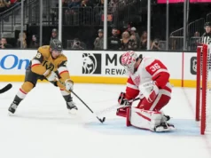 Schmidt faz 24 defesas, Berbashev marca na vitória dos Golden Knights por 1 a 0 sobre os Red Wings