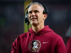 Florida State perdeu para NC State em 2 punts consecutivos, ambos sem capacete de um jogador.