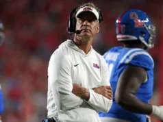 Por que Lane Kiffin ainda não decidiu sobre seu futuro Ole Miss?