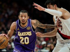 LA consegue uma grande vitória apesar de estar com poucos jogadores