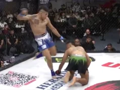 É ilegal: lutador chuta adversário de futebol inconsciente