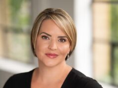 Importante legislador democrata torna-se fugitivo internacional após ser libertado sob fiança ‘por roubar milhares de pessoas indefesas, 83’