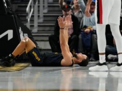 Análise instantânea do Warriors: Steph Curry Torch Blazers