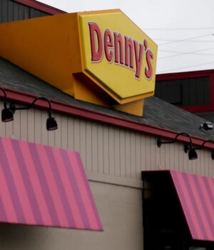 Dennys_Investor_Deal_32551.jpg