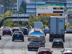 O popular programa de decalques de pistas de carpool EV da Califórnia termina na segunda-feira: ingresso de US$ 490 para infratores