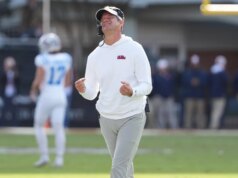 Lane Kiffin deixou Oxford, Mississippi para trabalhar na LSU