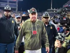 Carrossel de treinamento de futebol universitário: por que tantos recrutas com muito dinheiro desaparecem?