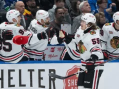 O hat-trick de Bertuzzi no terceiro período leva Blackhawks à vitória por 5-2 sobre Canucks