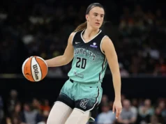 Sabrina Ionescu se disfarça para concurso de lance livre em Oregon para episódio do programa de TV da Amazon