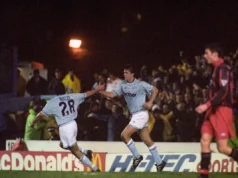 Manchester City x Leeds: quando Niall Quinn surpreendeu Main Road