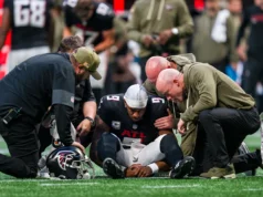 Michael Penix está potencialmente afastado pelo resto da temporada devido a uma lesão no joelho sofrida na semana 11