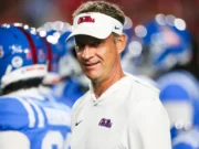 A saída desastrosa de Lane Kiffin de Ole Miss criou problemas mais profundos no futebol universitário