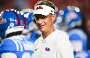 A saída desastrosa de Lane Kiffin de Ole Miss criou problemas mais profundos no futebol universitário