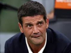 O técnico do Inter de Milão, Christian Chivu, janta com a equipe no lendário restaurante Nerazzurri durante o intervalo