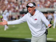 O futuro de Lane Kiffin está em dúvida após reunião com Ole Miss chefão