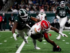 LB Jordan Hall compartilha a emoção após a vitória sobre Maryland