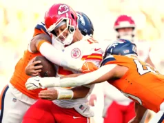 Broncos derrotam Chiefs em suspense para assumir o comando da AFC West, comprometendo ainda mais as esperanças de Kansas City nos playoffs