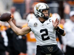 Pavia passa, corre para o TD No. 12 Vanderbilt vence o rival estadual No. 18 Tennessee por 45-24