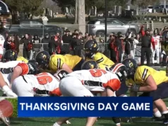 A tradição do Dia de Ação de Graças continua com o jogo de futebol rival entre as escolas secundárias Clayton e Pittman