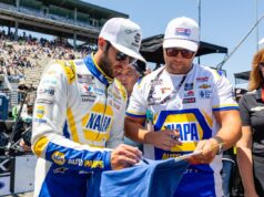 Chase Elliott ganhou o prêmio NMPA Most Popular Driver pela 8ª temporada consecutiva
